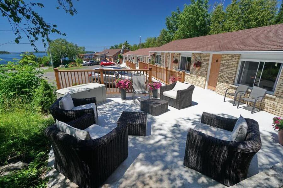 Grandview Motel Тобермори Экстерьер фото